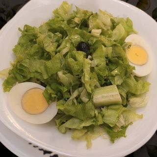 Зелена салата с яйце