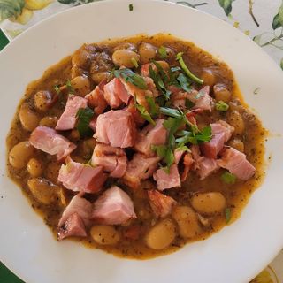 Боб с бекон