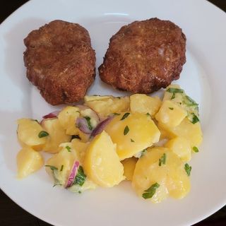 Пържени кюфтета с гарнитура