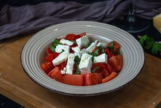 Салата с розов домат и печени чушки (350г)