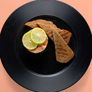 Тартар от сьомга и авокадо (250г)