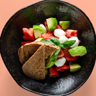 Капрезе с авокадо (300г)