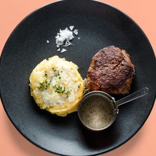 Говежди стек със сос трюфел (350г)