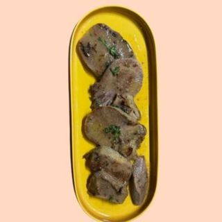 Телешки език с масло, чесън и мащерка (200г.)