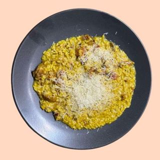 Ризото с шафран, манатарки, гуанчале и грана падано dop (350г)