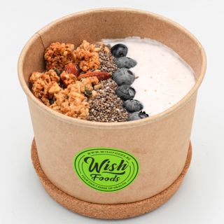 Протинов ягодов йогурт с чиа и гранола