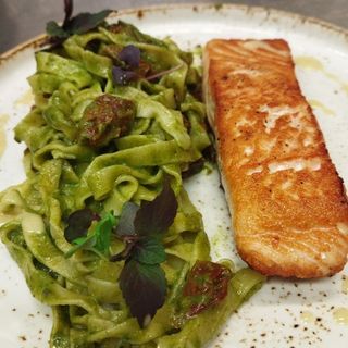 Сьомга с домашна паста (400г)