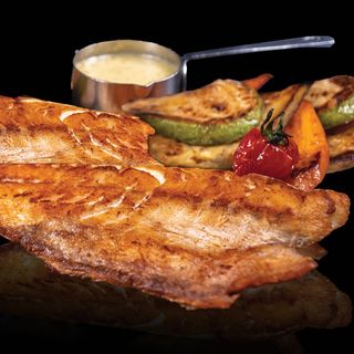 Филе от пъстърва с гриловани зеленчуци (380гр.)