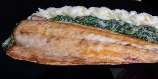 Филе от лаврак със спанак, манатарки и картофено пюре (340 гр.)