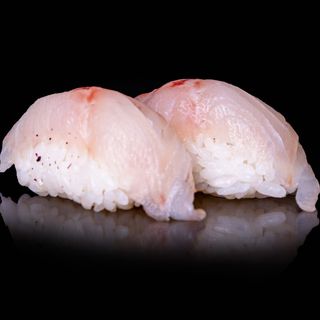 Нигири лаврак (66г)