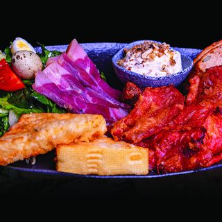 Салата с чушки в темпура  и пъдпъдъчи яйца(400гр.)