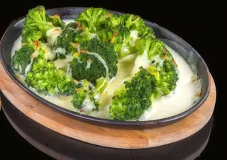 Запечени броколи (300 гр.)