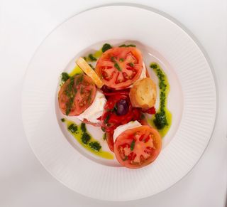 Домати с катък и печена чушка (400г)