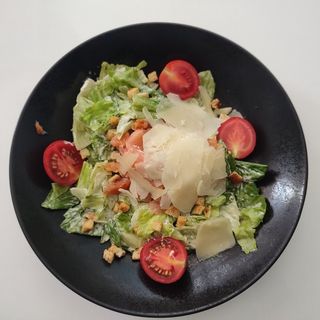 Салата Цезар с пушена сьомга (320г)