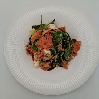 Салата киноа с пушена сьомга (340 г)