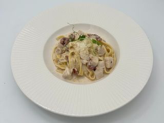 Талиатели с четири сирена, пиле и сушен домат (300г)