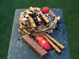 Американски палачинки с choco cream Oreo, ягоди и бисквити орео