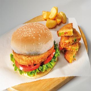 Vegetarian бургер с порция пържени картофи