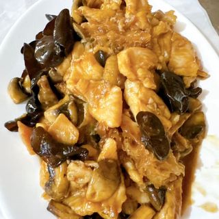 98. Пиле с три вида гъби (700г)