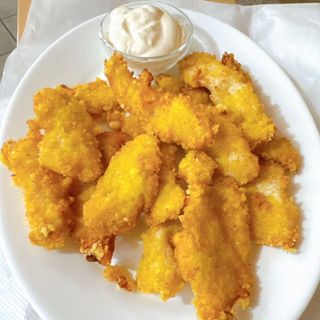 117. Панирани пилешки късчета с корнфлейкс (300г)