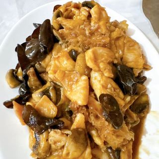 128. Свинско с три вида гъби (700г)