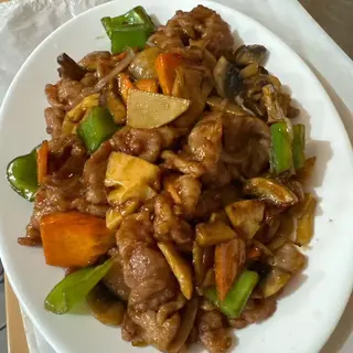 121. Свинско със зеленчуци (700г)