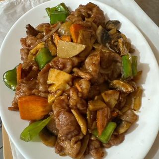 121. Свинско със зеленчуци (700г)