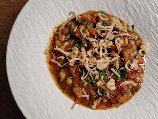 ЯХНИЯ ОТ НАХУТ И ЗЕЛЕНЧУЦИ