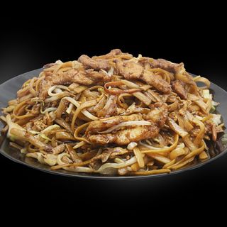 42. Пържени спагети с пилешко и яйца (700г)