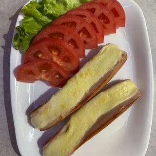 Кренвирши с кашкавал г-ра домати