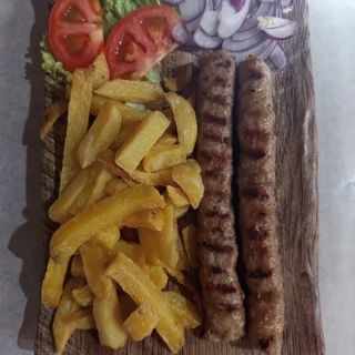 Кебабчета на скара с г-ра пържени картофи (ОБ)