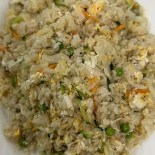 182. Пържен ориз с яйца и зеленчуци (800г)