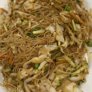 173. Пържени оризови спагети с яйца и зеленчуци (700г)