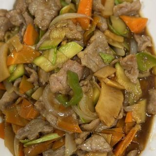 81. Свинско със зеленчуци (700г)