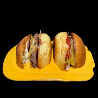 Мадисън бургер с картофки и Coca-cola