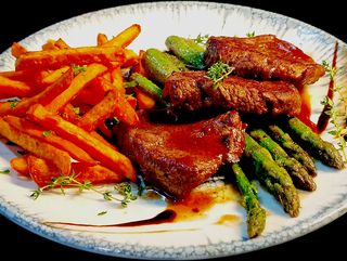 ТЕЛЕШКИ СТЕКЧЕТА СЪС СЛАДЪК КАРТОФ 450 ГР