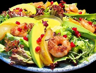 САЛАТА СЪС СКАРИДИ,КРУША И АВОКАДО 450 ГР