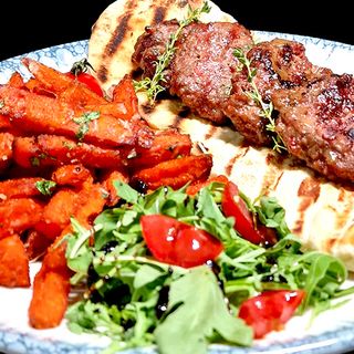 ДОМАШНИ КЮФТЕНЦА С ХРУПКАВ БАТАТ 400 гр.