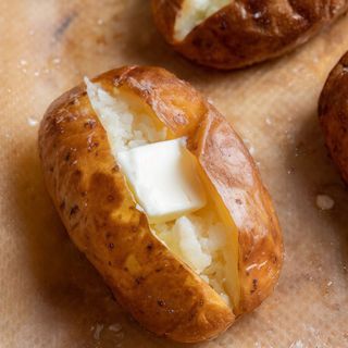 Печен картоф с масло (150г)