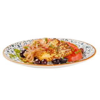 Домати с печено на плоча халуми 