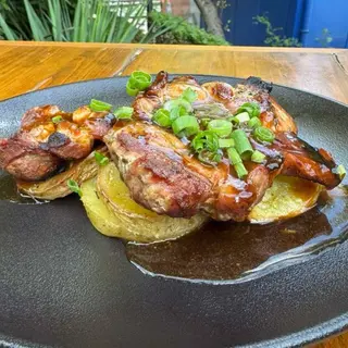 Свински стек с печен картоф