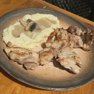 Пилешка пържола с гъбен сос (450г)