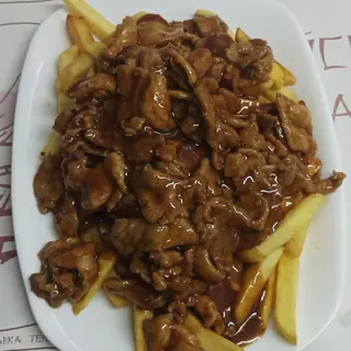 65. Свинско месо с пържени картофи (700гр)