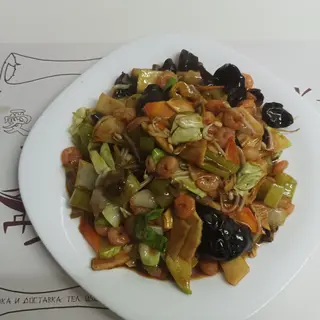110. Скариди със зеленчуци (700гр)