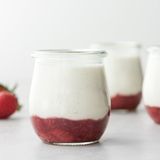 Панакота с ягоди