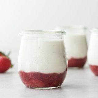 Панакота с ягоди