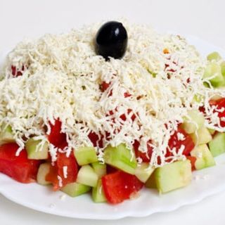 Българска шопска салата