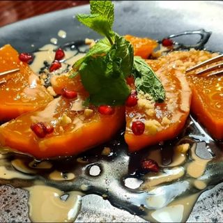 Печена тиква с тахан,мед и орехи 