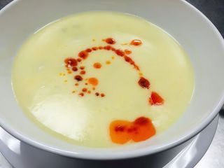 Автентична шкембе чорба с лют пипер и чесън