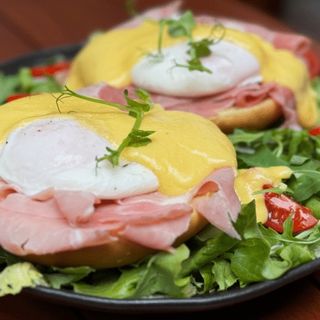 Яйца Роял с Кето питка